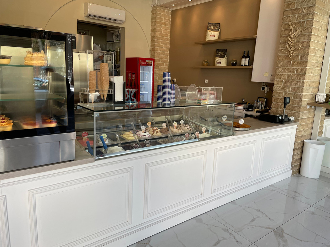 Franscesco Premium Gelato & Pastry