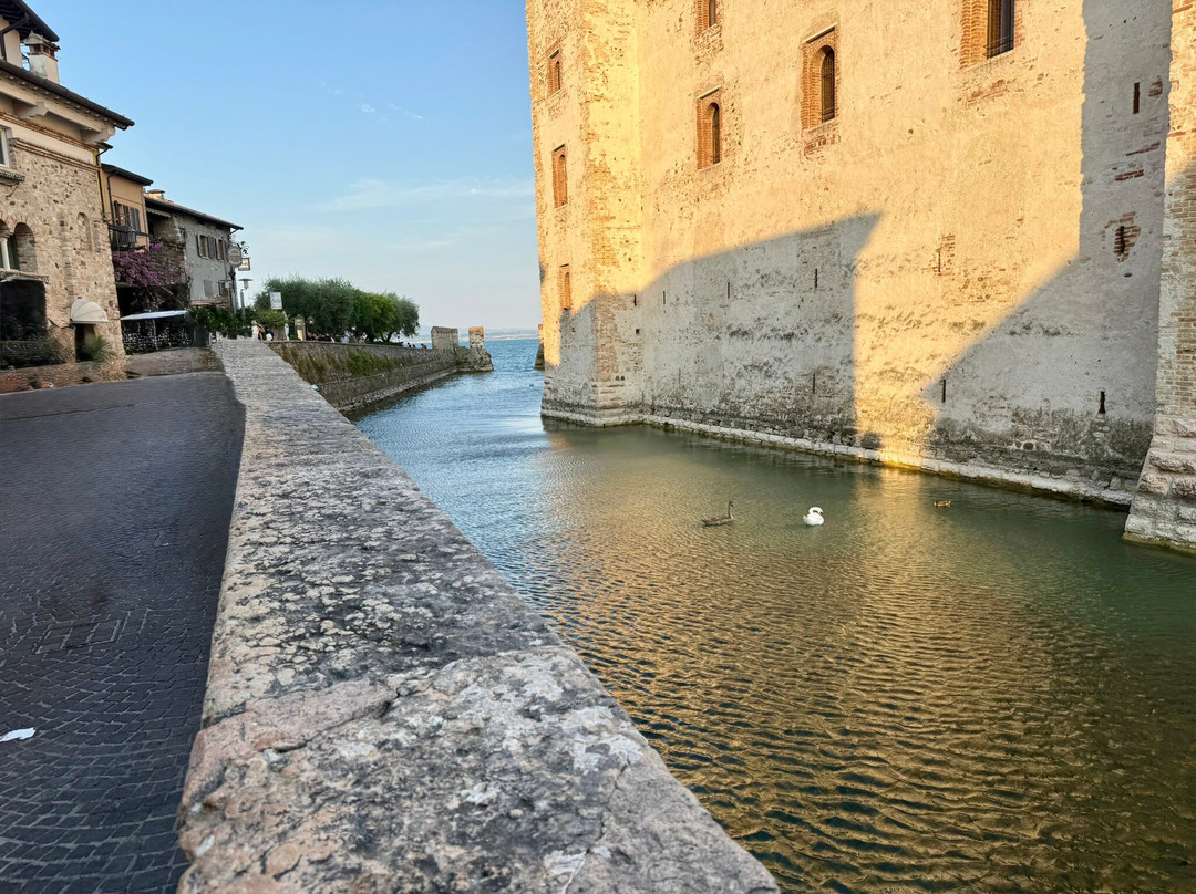Castello Scaligero-锡尔苗内必去景点