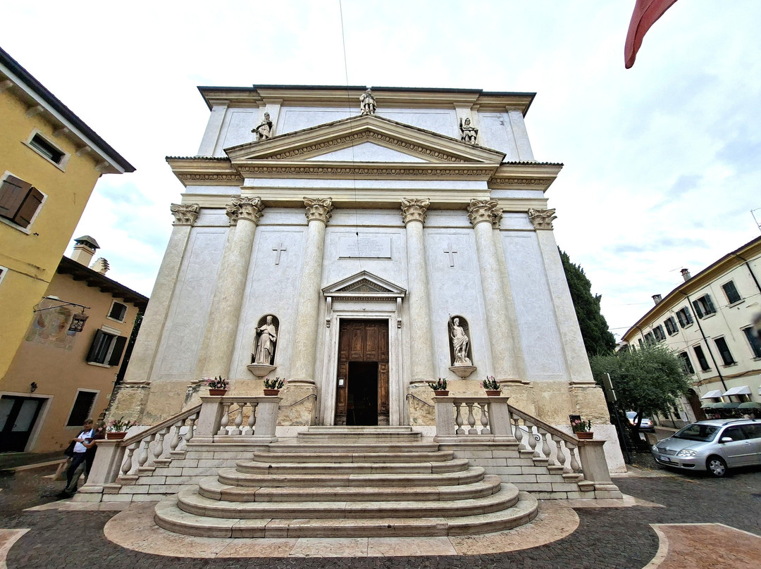 Chiesa San Zenone e Martino-拉齐塞必去景点