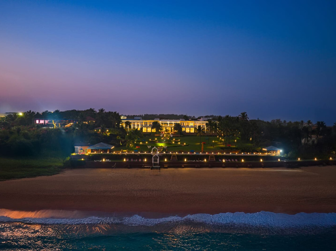Mayfair Palm Beach Resort主图
