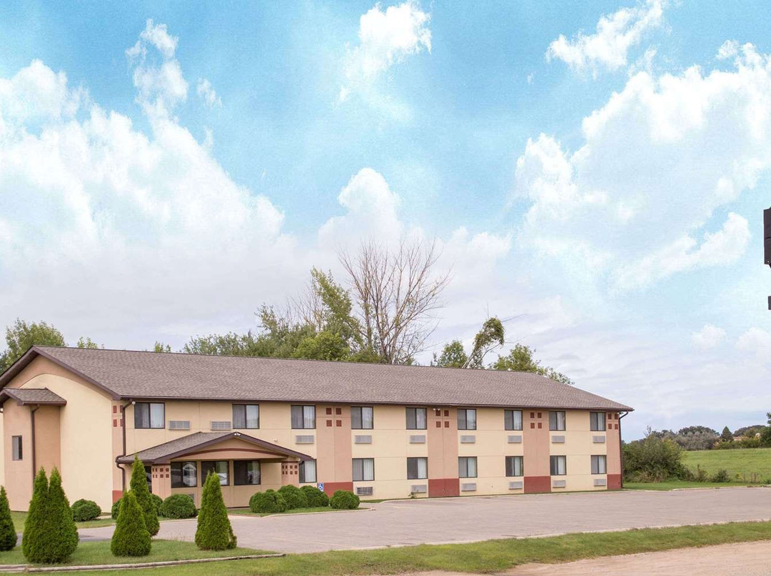 Super 8 by Wyndham Austin MN