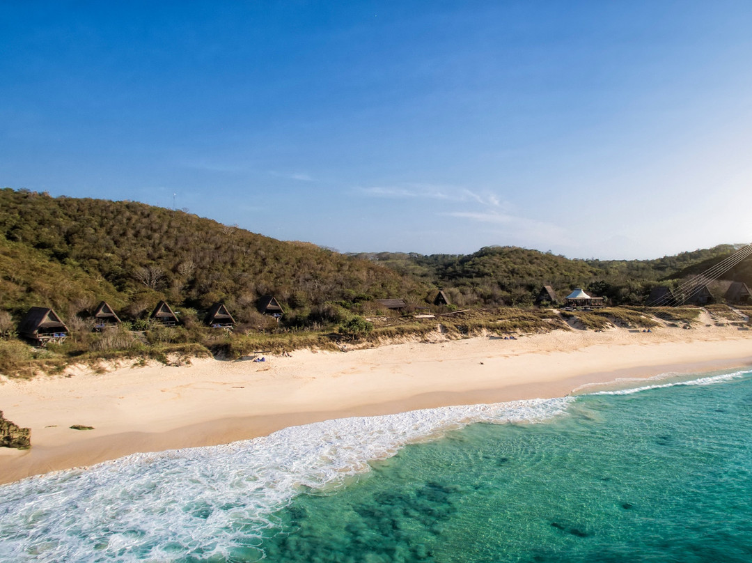 捷瓦贝罗亚马海滩营地酒店主图