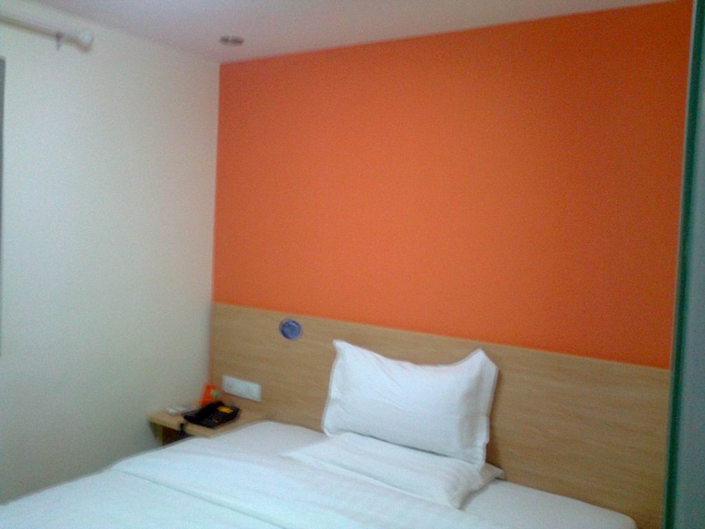 7天长沙银盆岭奥克斯广场店-客卧