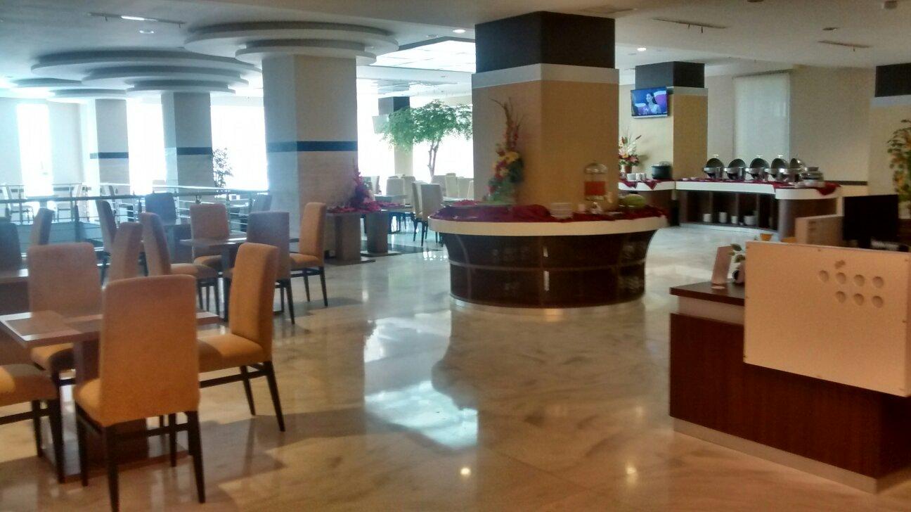 d'Maleo Hotel Makassar-餐饮