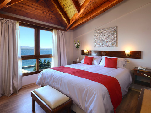 巴里洛切凯煌酒店主图