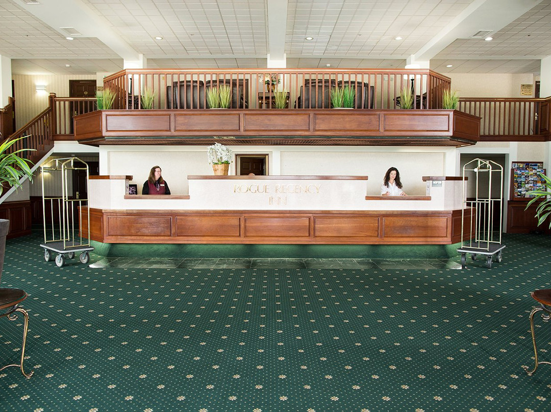 Rogue Regency Inn & Suites主图