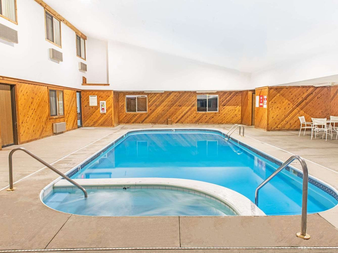 Super 8 by Wyndham Richfield Area