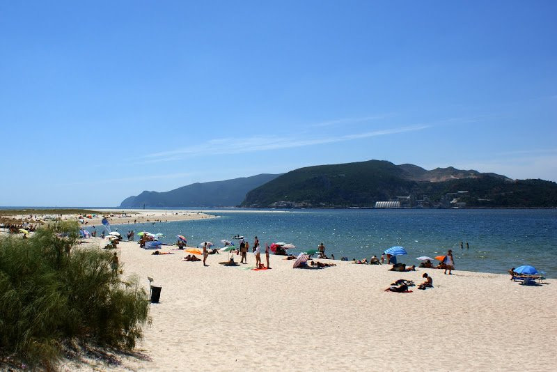 Praia Bico das Lulas景点图片