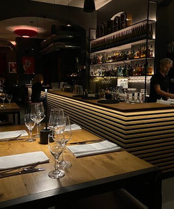 R10 Restaurant & Cocktail Bar餐厅图片