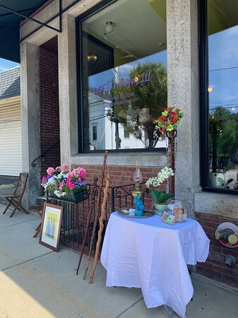 Leduc Art & Antiques At The Boroughs Collective景点图片