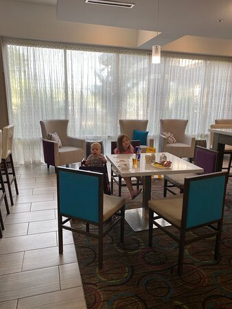 La Quinta Inn & Suites by Wyndham Forsyth主图