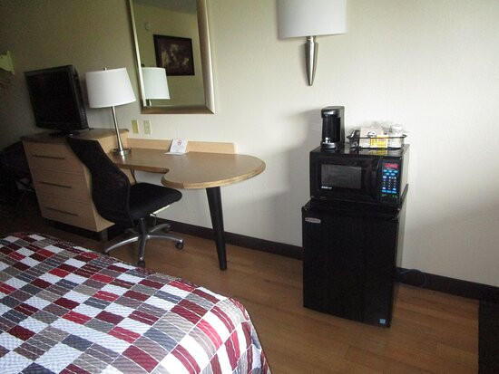 路易斯维尔红屋顶酒店主图