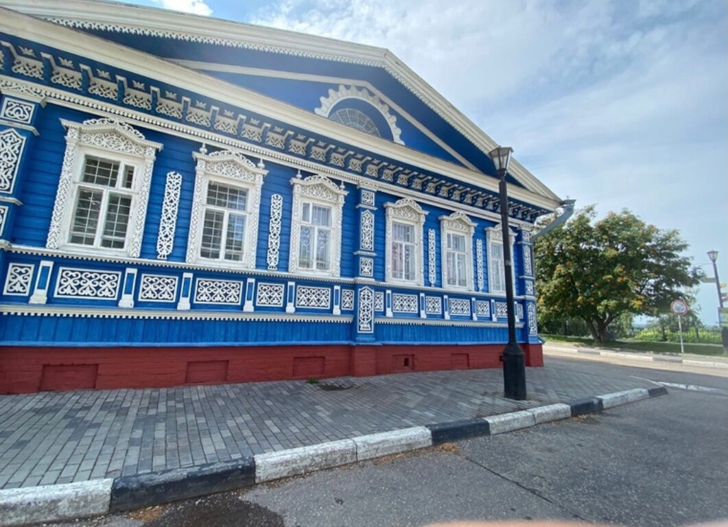 Naberezhnaya Revolyutsii Street景点图片