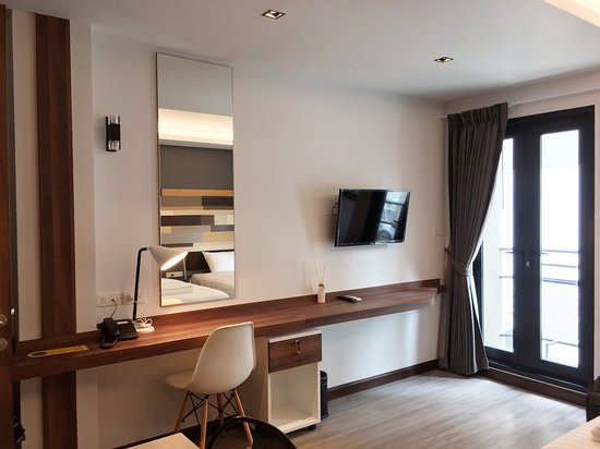 Champagne Hotel and Residence主图