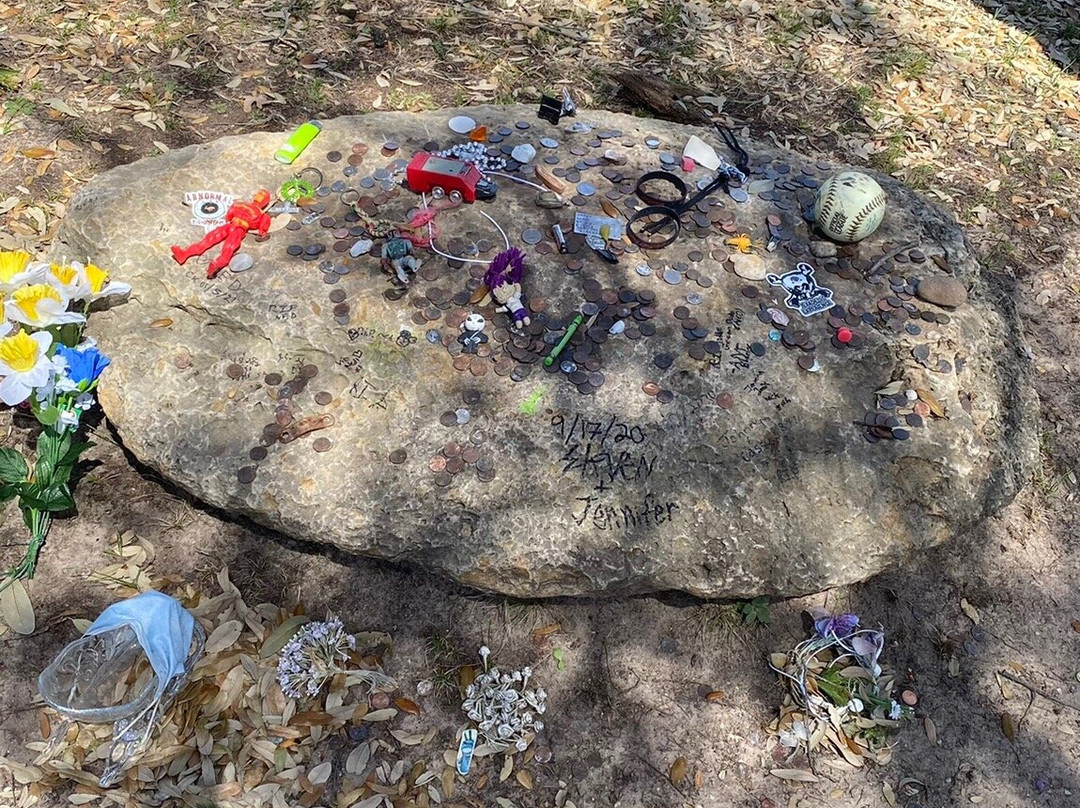 Aurora Cemetery-Aurora必去景点