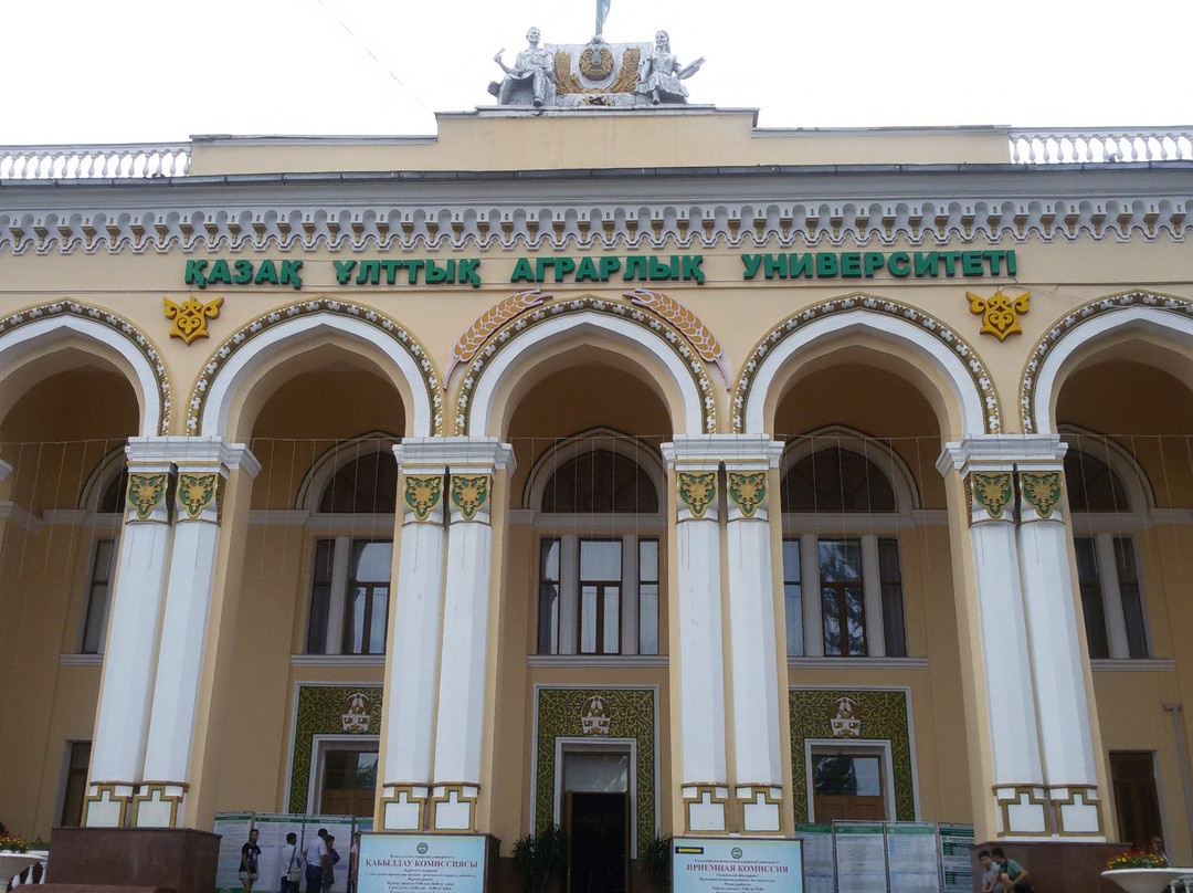 Dolan旅游景点-Kazakh Agricultural Institute Building