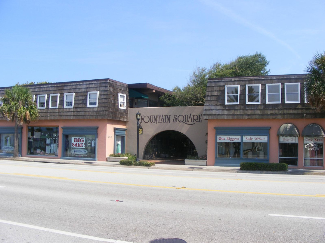 Fountain Square Shopping Village-奥蒙德海滩必去景点