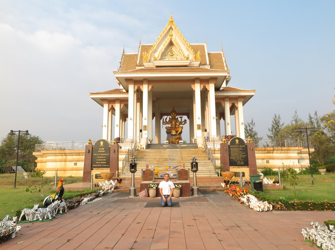 Erawan Thewalai Shrine-蓬武里必去景点