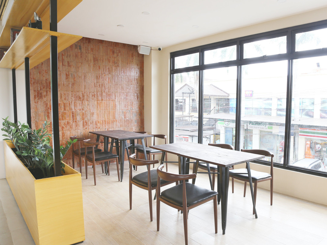 Travelbee Airport Inn