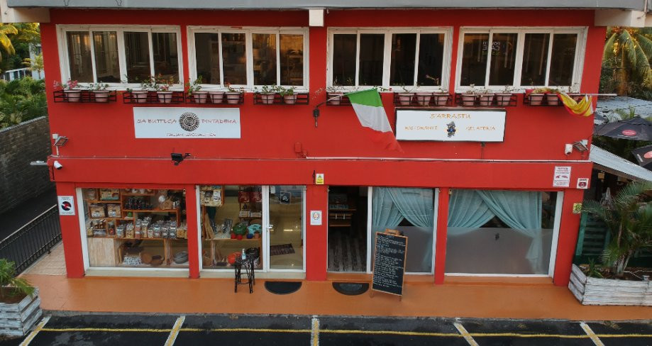 塔玛琳餐馆和美食-S'arrastu Ristorante Gelateria Bar