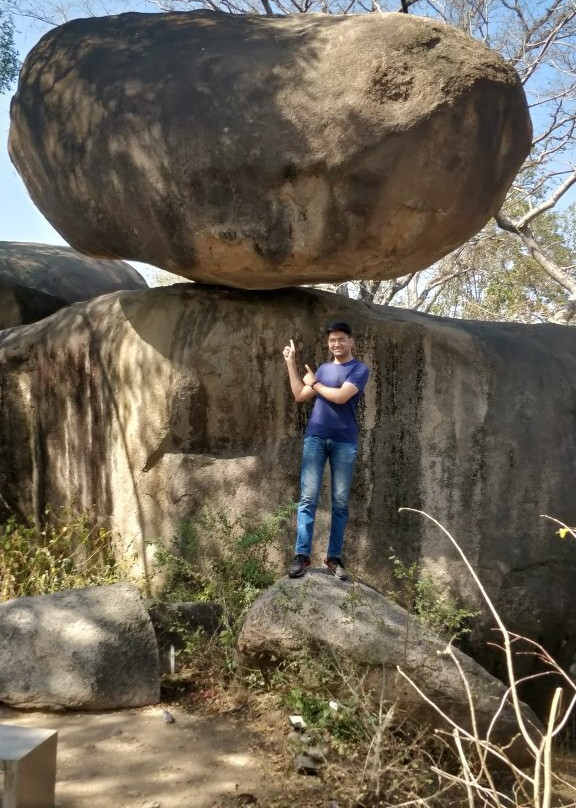 Balancing Rocks-贾巴尔普尔必去景点