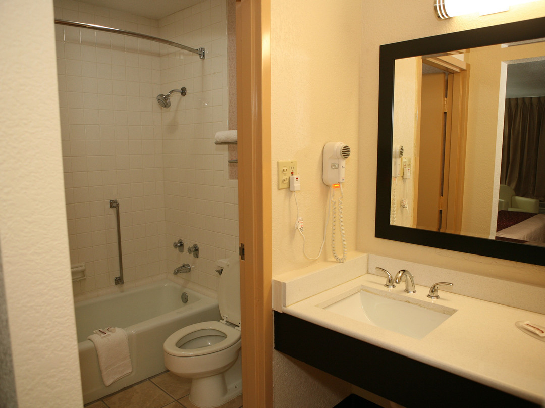 Red Roof Inn & Suites主图