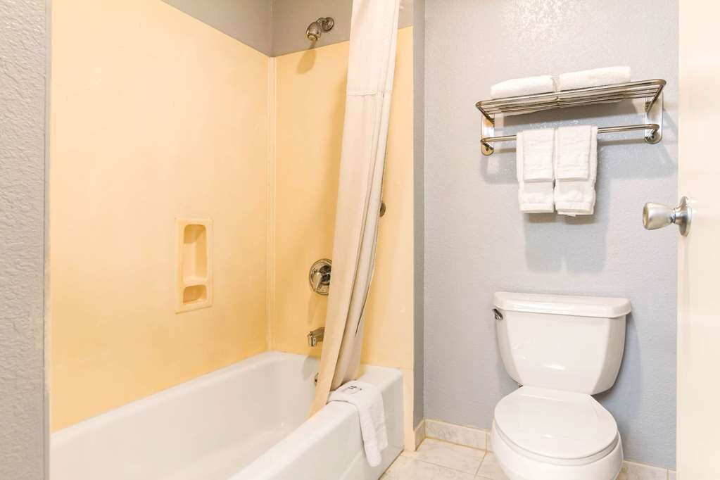 Auburn House Hotel主图