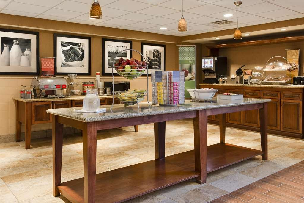 Hampton Inn & Suites By Hilton West Bend主图