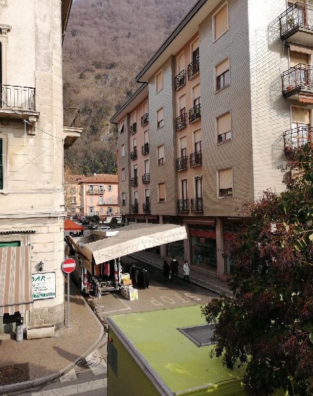 Mercato del Martedí-Laveno-Mombello必去景点