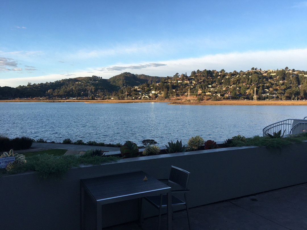 阿克瓦酒店主图