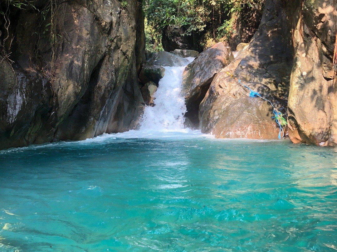 Leuwi Hejo Waterfalls景点图片