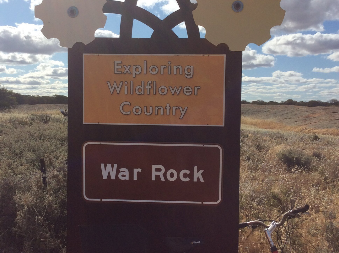 War Rock & Gnamma Hole景点图片