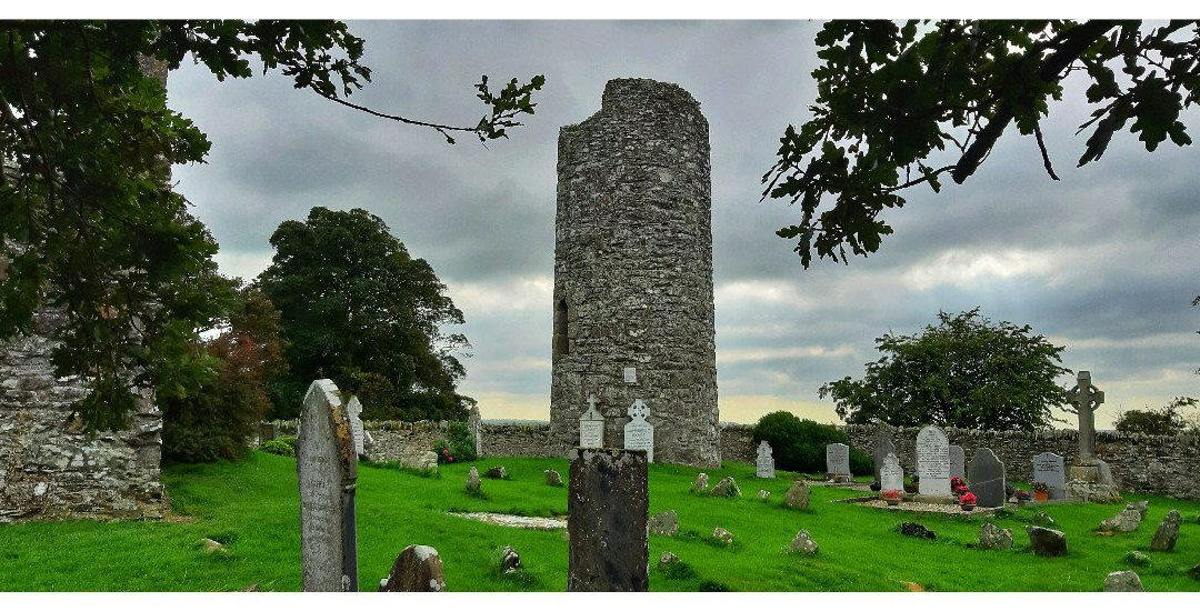Oughterard Church and Round Tower-Straffan必去景点