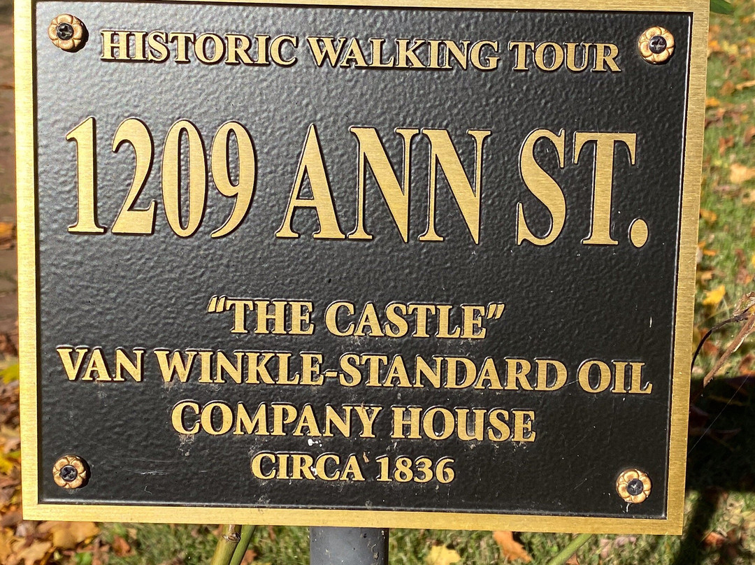 Julia-Ann Historic District Walking Tour-帕克斯堡必去景点