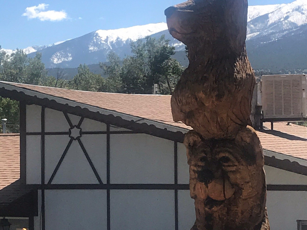 萨利达速8酒店主图