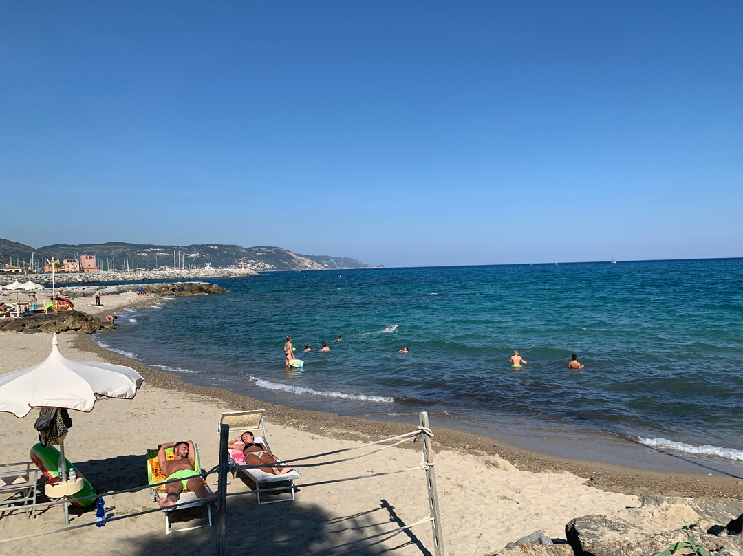 Il Cavallino Bianco Beach-洛阿诺必去景点