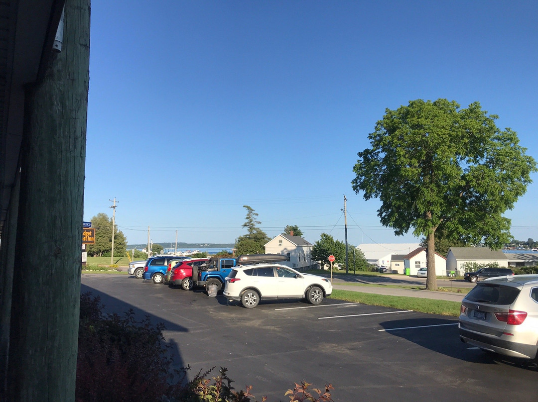 Budget Host Inn & Suites主图