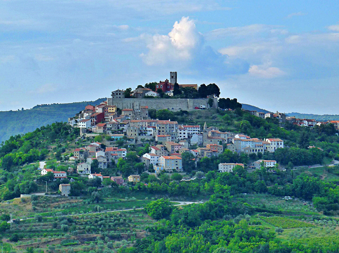 Hilltop Walled Ancient City of Motovun-Motovun必去景点