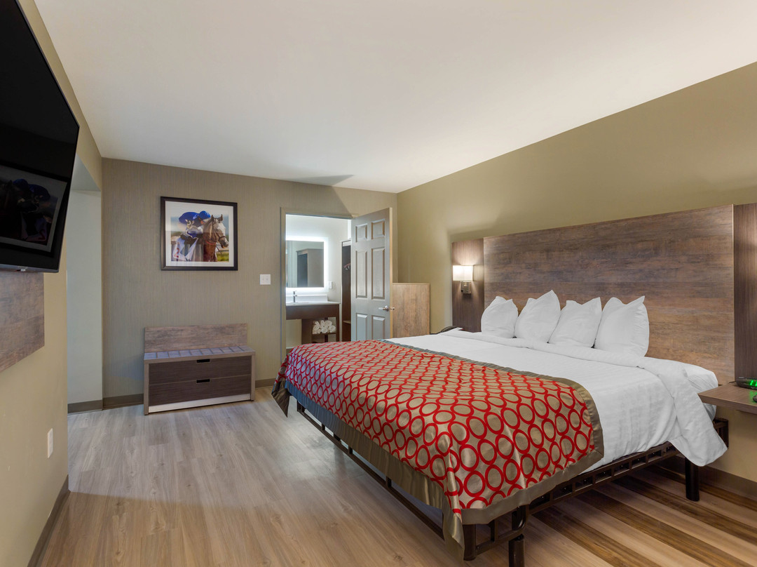 Days Inn & Suites by Wyndham Bowling Green主图