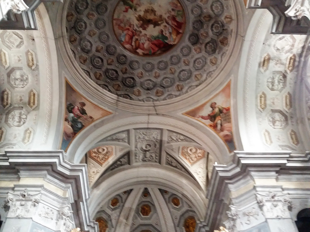 Chiesa del Santo Crocifisso-Asso必去景点