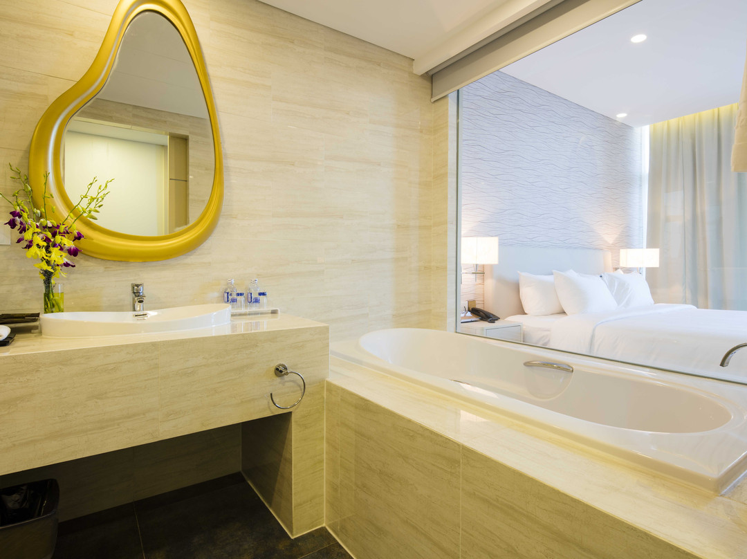 Diamond Bay Golf & Villas Resort主图