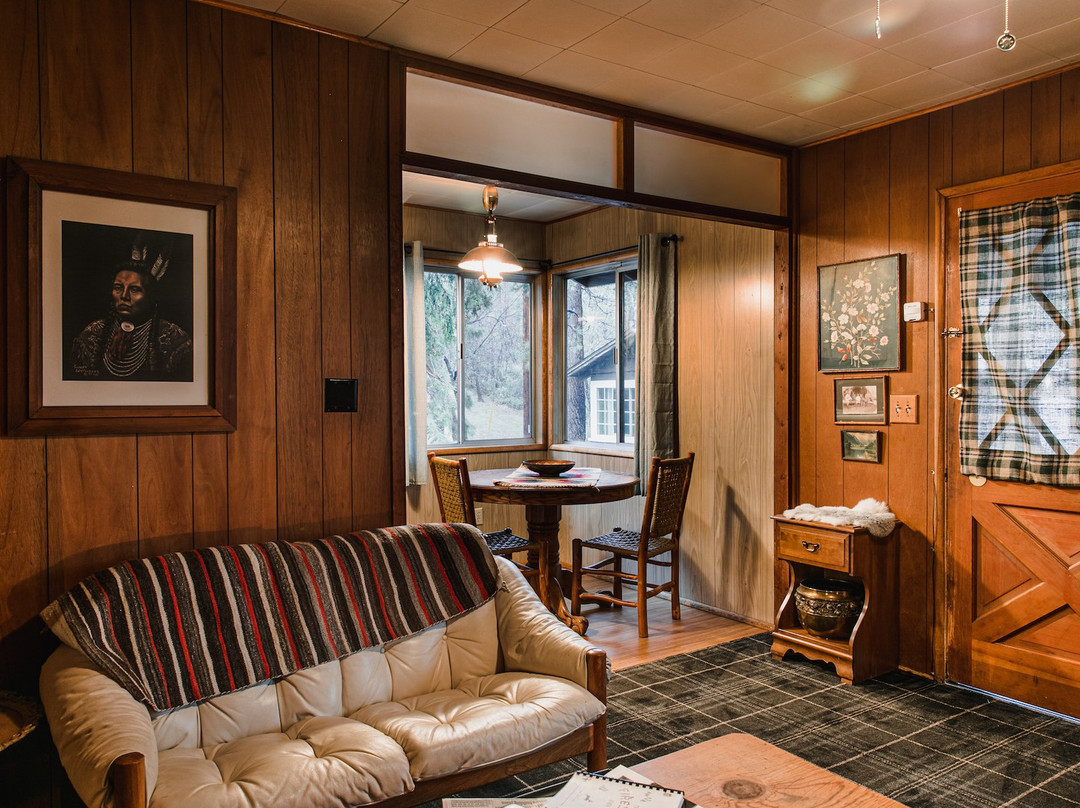 The Fireside Inn主图