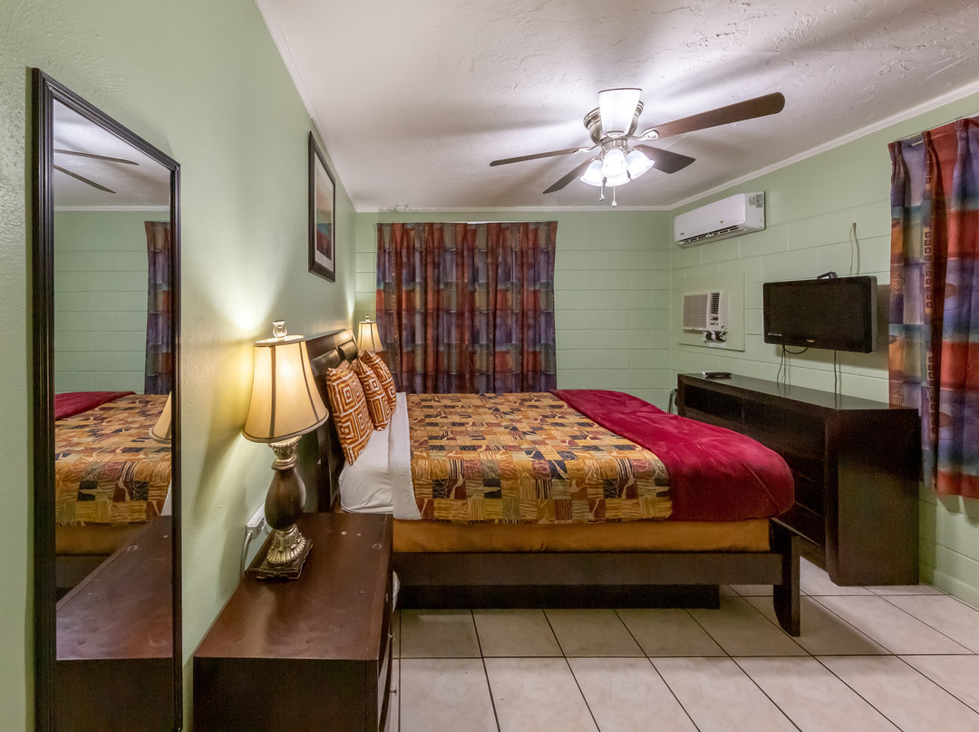 Sunshine Inn & Suites主图