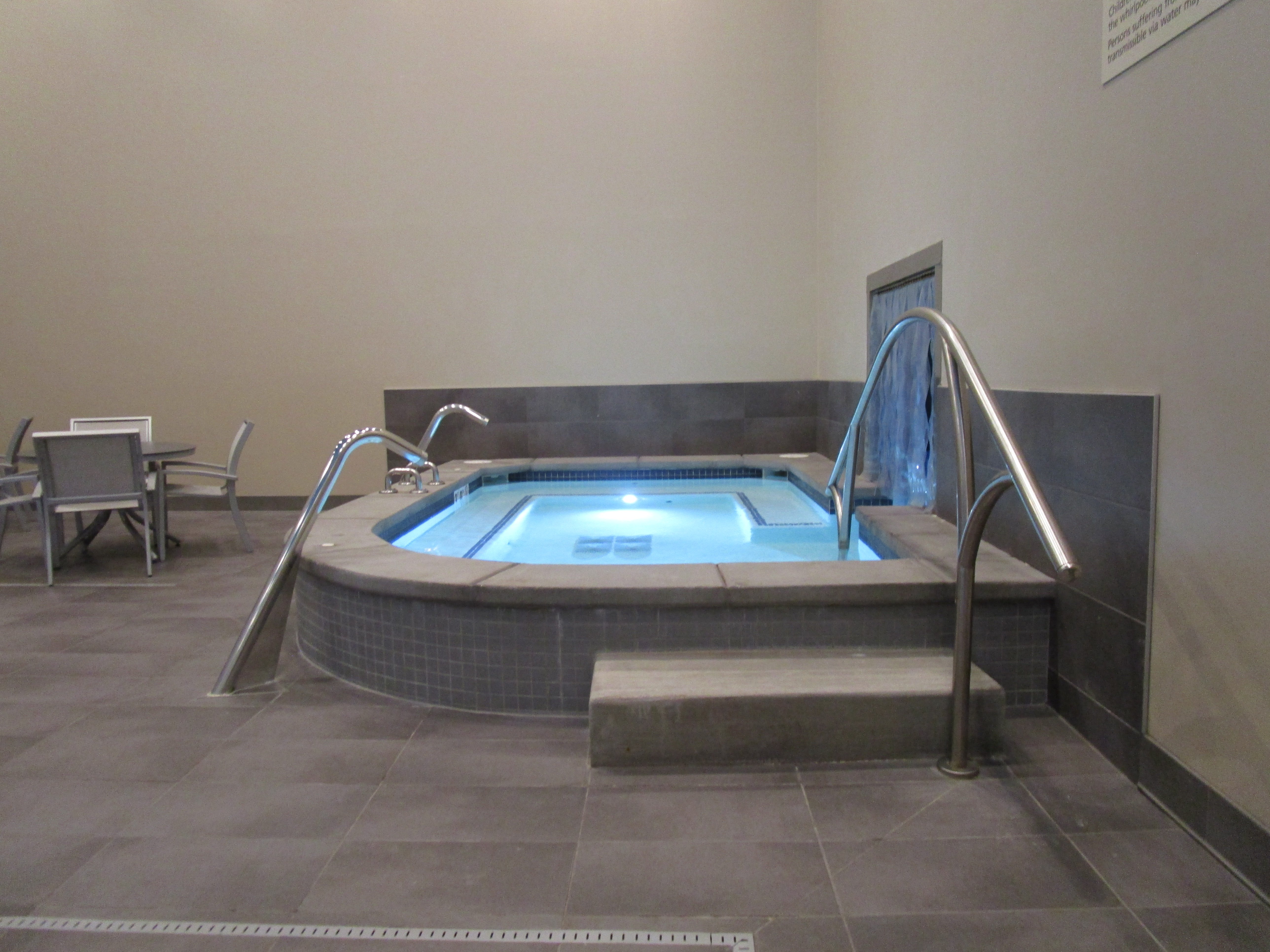 Hampton Inn & Suites Logan-泳池