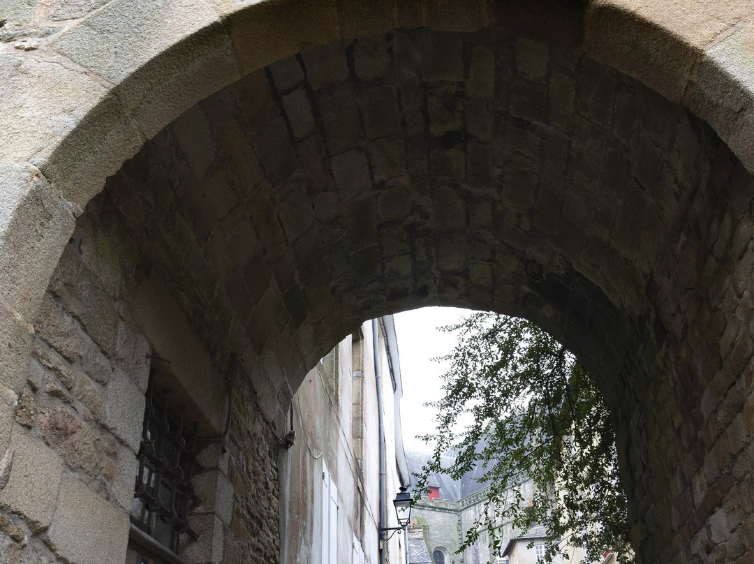 Porte Saint-Jean-瓦讷必去景点