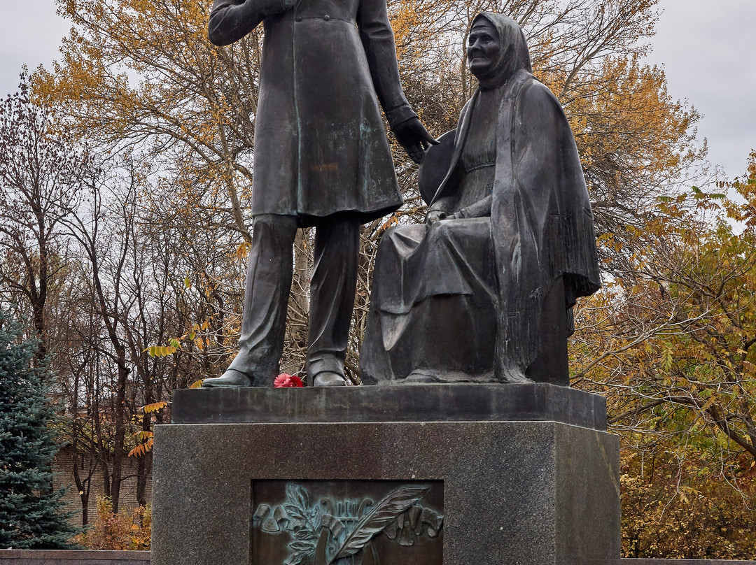 Monument to Alexander Pushkin and Arina Rodionovna-普斯科夫必去景点