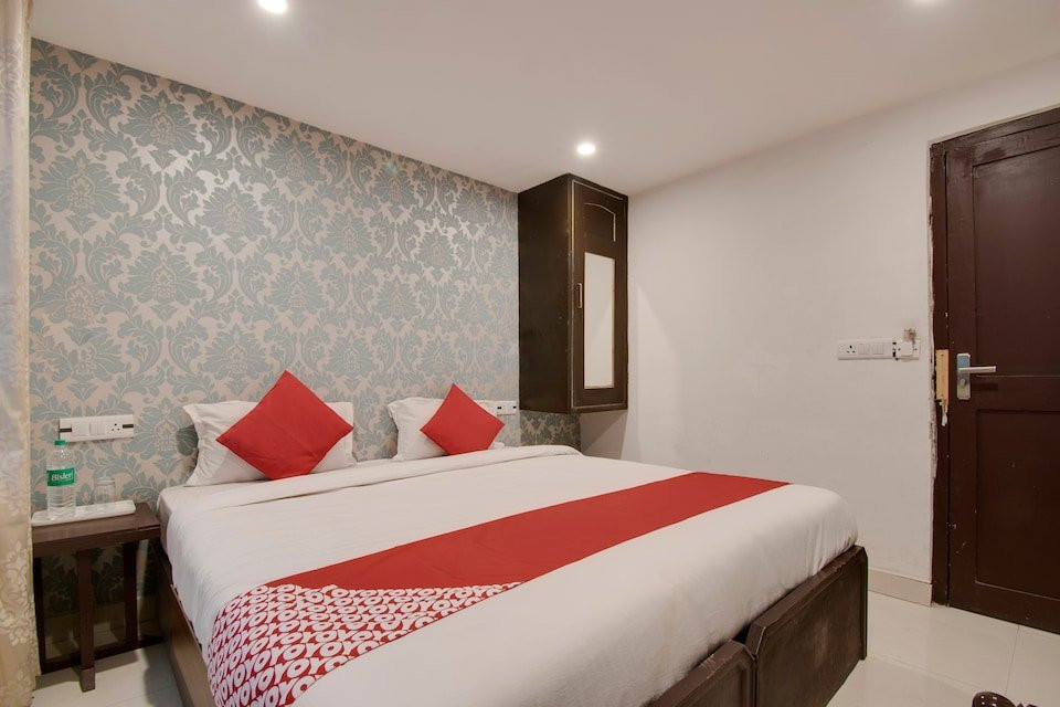 OYO Flagship 4945 AR LODGE主图