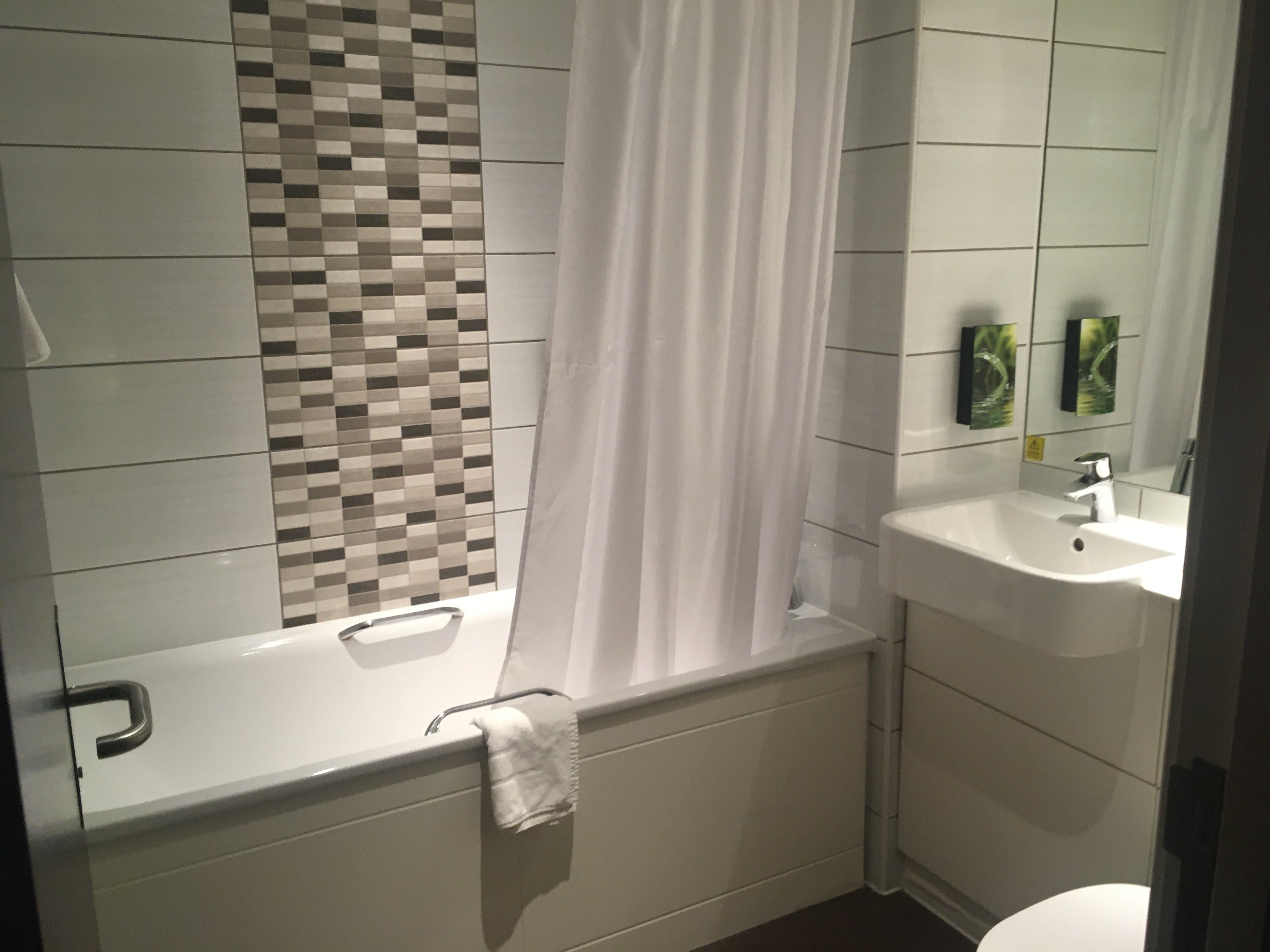 Premier Inn Blackburn Town Centre Hotel-浴室