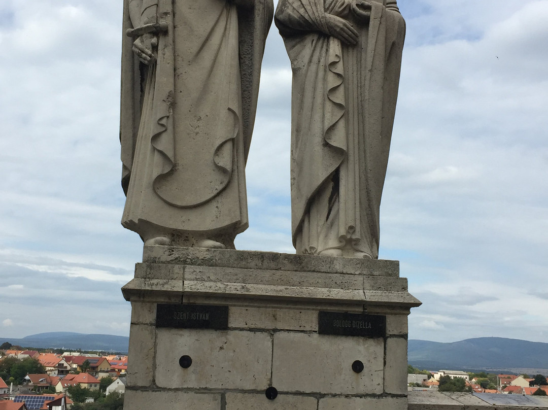 Statue of Szent István and Gizella景点图片
