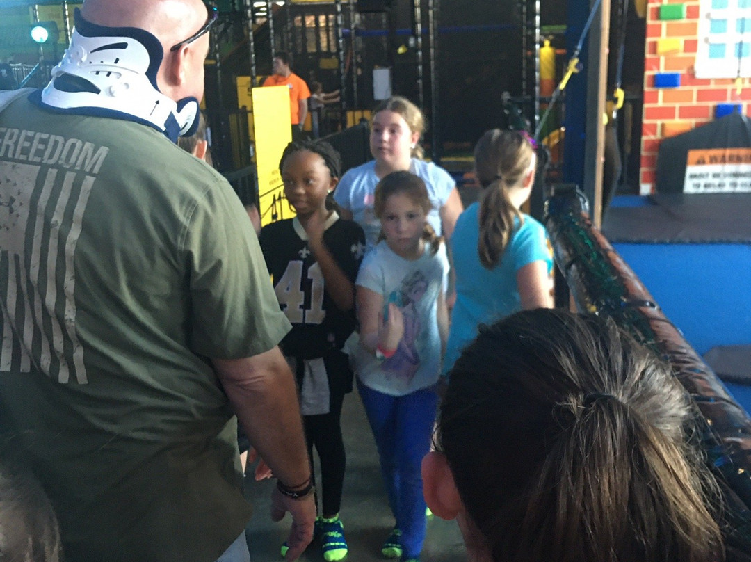 Urban Air Trampoline and Adventure Park-德纳姆斯普林斯必去景点